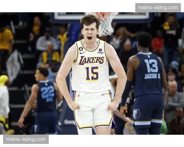 里夫斯回忆成名路激励人心 湖人后卫场均23+5+5成关键拼图