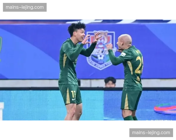 浙江队王钰栋右小腿伤退 国脚前锋带伤作战风险评估